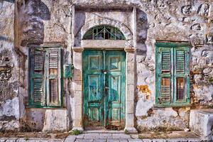 DIMEX | Vliesové fototapety na stenu Starý dom, Symi MS-5-0785 | 375 x 250 cm | zelená, hnedá, šedá
