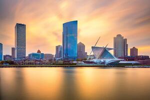 DIMEX | Vliesové fototapety na stenu Centrum Milwaukee MS-5-2948 | 375 x 250 cm | modrá, oranžová, šedá