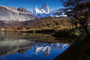 DIMEX | Vliesové fototapety na stenu Jazero v Patagónii MS-5-3060 | 375 x 250 cm | modrá, biela, šedá