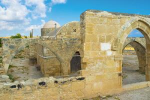 DIMEX | Vliesové fototapety na stenu Panagia Katholiki MS-5-0962 | 375 x 250 cm | modrá, biela, béžová, hnedá