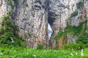 DIMEX | Vliesové fototapety na stenu Wulong Karst MS-5-1202 | 375 x 250 cm | zelená, hnedá, šedá