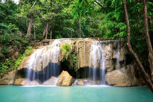 DIMEX | Vliesové fototapety na stenu Vodopád v NP Erawan MS-5-3253 | 375 x 250 cm | zelená, modrá, biela, hnedá