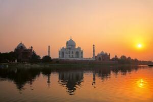 DIMEX | Vliesové fototapety na stenu Agra, India MS-5-1123 | 375 x 250 cm | biela, žltá, hnedá