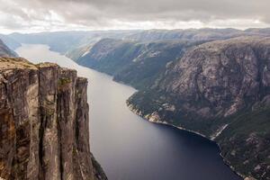 DIMEX | Vliesové fototapety na stenu Lysefjorden, Nórsko MS-5-3110 | 375 x 250 cm | zelená, modrá, šedá