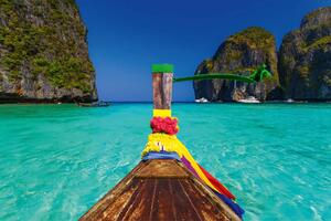 DIMEX | Vliesové fototapety na stenu Loď v Maya Bay MS-5-3143 | 375 x 250 cm | zelená, modrá, hnedá