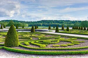 DIMEX | Vliesové fototapety na stenu Versailles vo Francúzsku MS-5-1204 | 375 x 250 cm | zelená, modrá, biela, hnedá