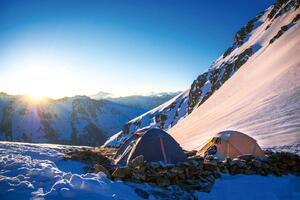 DIMEX | Vliesové fototapety na stenu Kempovanie Mount Everest MS-5-1573 | 375 x 250 cm | modrá, biela, čierna