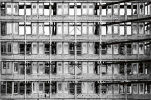 DIMEX | Vliesové fototapety na stenu Starý mrakodrap MS-5-0806 | 375 x 250 cm | biela, čierna, šedá