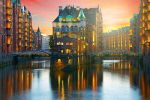 DIMEX | Vliesové fototapety na stenu Speichestadt, Hamburg MS-5-0998 | 375 x 250 cm | vicefarebná, žltá, oranžová, šedá