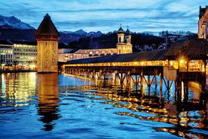 DIMEX | Vliesové fototapety na stenu Kapellbrücke, Lucern MS-5-1062 | 375 x 250 cm | modrá, čierna, hnedá
