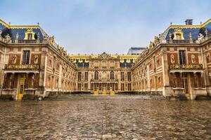 DIMEX | Vliesové fototapety na stenu Zámok Versailles II. MS-5-1109 | 375 x 250 cm | modrá, žltá, hnedá, šedá