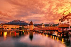 DIMEX | Vliesové fototapety na stenu Kapellbrücke, Lucerne II. MS-5-1063 | 375 x 250 cm | oranžová, hnedá, šedá