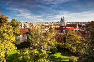 DIMEX | Vliesové fototapety na stenu Jesenná Praha MS-5-1190 | 375 x 250 cm | zelená, vicefarebná, modrá, oranžová