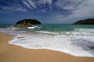 DIMEX | Vliesové fototapety na stenu Phuket Thajsko MS-5-3226 | 375 x 250 cm | zelená, modrá, žltá