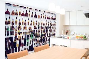 Samolepiaca vliesová fototapeta Fľaše od alkoholu 375 x 250 cm