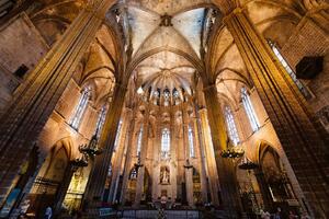 DIMEX | Vliesové fototapety na stenu Gotická štvrť, Barcelona MS-5-0937 | 375 x 250 cm | medená, hnedá