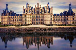 DIMEX | Vliesové fototapety na stenu Chambord, údolie Loire MS-5-1081 | 375 x 250 cm | zelená, modrá, béžová, hnedá