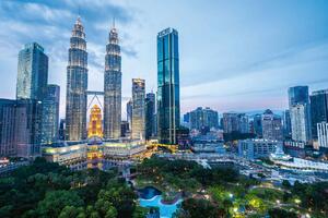 DIMEX | Vliesové fototapety na stenu Panoráma Kuala Lumpur MS-5-1226 | 375 x 250 cm | zelená, modrá, šedá