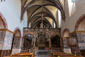 DIMEX | Vliesové fototapety na stenu Kostol Sant'Orso MS-5-0891 | 375 x 250 cm | biela, hnedá, šedá