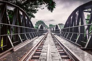 DIMEX | Vliesové fototapety na stenu Kovový most River Kwai MS-5-2864 | 375 x 250 cm | zelená, čierna, šedá