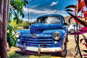 DIMEX | Vliesové fototapety na stenu Klasické americké auto MS-5-2753 | 375 x 250 cm | zelená, modrá, červená