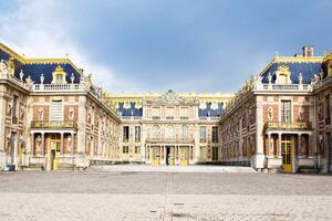 DIMEX | Vliesové fototapety na stenu Zámok Versailles MS-5-1085 | 375 x 250 cm | modrá, béžová, šedá, ružová