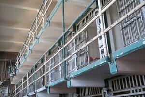 DIMEX | Vliesové fototapety na stenu Historické väzenie Alcatraz MS-5-0958 | 375 x 250 cm | zelená, biela, šedá