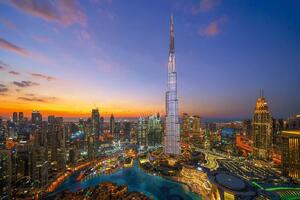 DIMEX | Vliesové fototapety na stenu Burj Chalifa, Dubai MS-5-1214 | 375 x 250 cm | modrá, žltá, oranžová, šedá