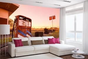 Samolepiaca vliesová fototapeta Stará zhrdzavená benzínka 375 x 250 cm