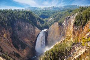 DIMEX | Vliesové fototapety na stenu Yellowstonské vodopády MS-5-3170 | 375 x 250 cm | zelená, modrá, hnedá