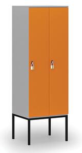 Drevená šatníková skrinka s podnožou, 2 oddiely, otočný zámok, sivá / oranžová
