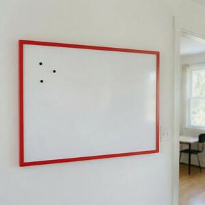 Biela magnetická tabuľa v červenom drevenom ráme COLOR 40x40 cm