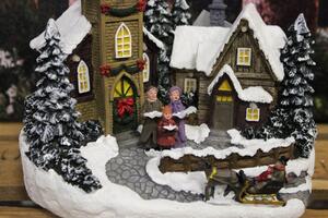 Svietiaca vianočná dedinka s kostolíkom 17cm