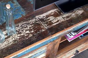 Invicta Interior - Jedinečný televízny stolík JAKARTA 150 cm farebná recyklovaná masívna drevina