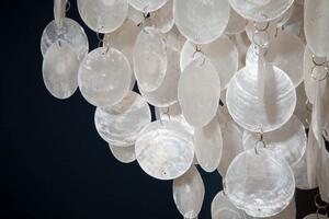 Invicta Interior - Dizajnové závesné svietidlo SHELL REFLECTIONS 80 cm škrupinové perleťové