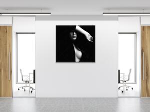 Obraz sklenený krásna žena v čiernom - 55 x 55 cm