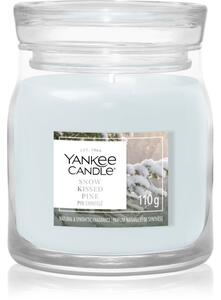 Yankee Candle Snow Kissed Pine vonná sviečka Signature 110 g