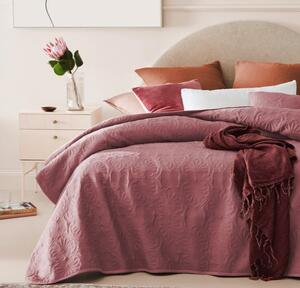 Krásny prehoz na posteľ vo farbe indické ruže Ružová