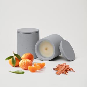 ODLITO Betónová vonná sviečka – sivá – 200 ml Vůně: Mandarinka & Santalové dřevo