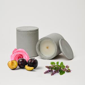 ODLITO Betónová vonná sviečka – prírodná – 200 ml Vůně: Švestka & Růže & Patchouli