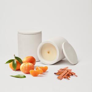 ODLITO Betónová vonná sviečka – biela – 200 ml Vůně: Mandarinka & Santalové dřevo