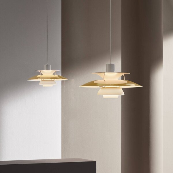 Louis Poulsen PH 5 mosadzná závesná lampa, Ø 50 cm, Mosadz / zlato, Obývacia izba / jedáleň, kov, Dizajn, Závesné svietidlo