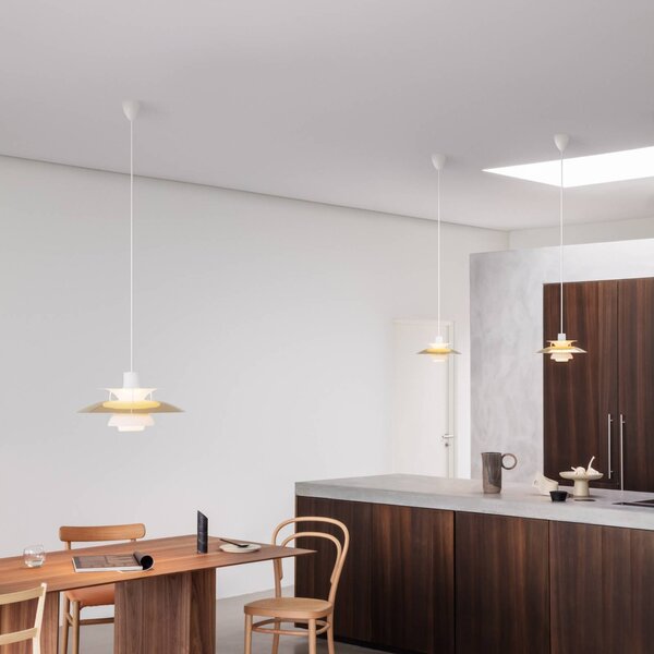 Louis Poulsen PH 5 mosadzná závesná lampa, Ø 50 cm, Mosadz / zlato, Obývacia izba / jedáleň, kov, Dizajn, Závesné svietidlo