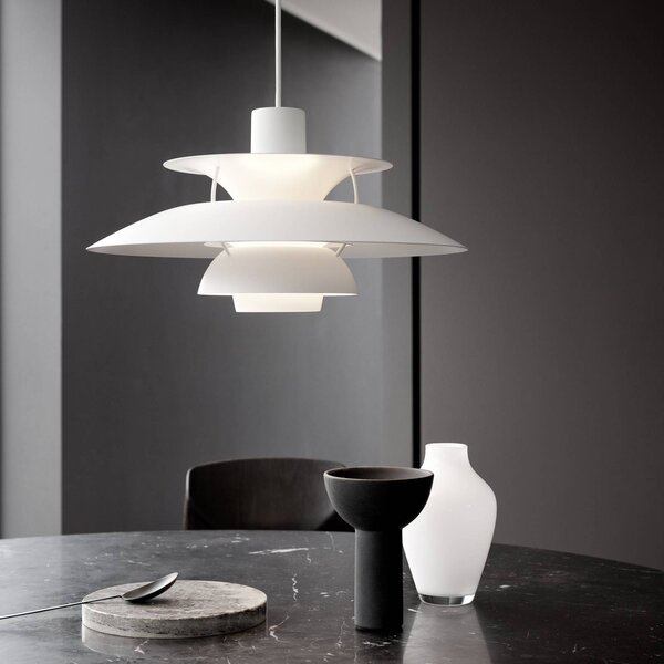 Louis Poulsen PH 5 závesná lampa monochróm, biela, Biela / opálová, Obývacia izba / jedáleň, Hliník, Dizajn, Závesné svietidlo