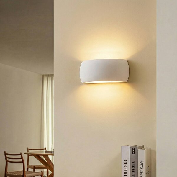 SOLLUX LIGHTING Nástenné svetlo Curve s osvetlením smerom nahor/nadol z bielej keramiky, Biela / opálová, Obývacia izba / jedáleň, Keramický, Moderný, Nástenné svietidlo