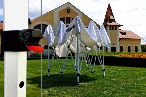 BRIMO Rozkladací stan 2x3m - s 3 stenami - Biela