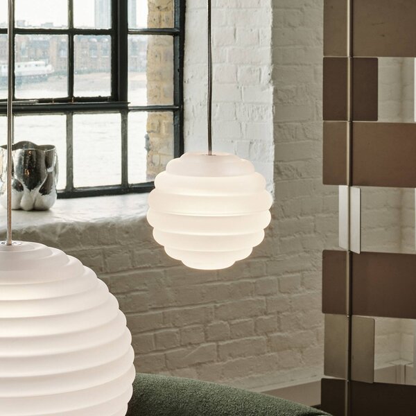 Tom Dixon LED závesné svietidlo Press Sphere Mini matná Ø 15 cm, Biela / opálová, Obývacia izba / jedáleň, Sklo, Dizajn