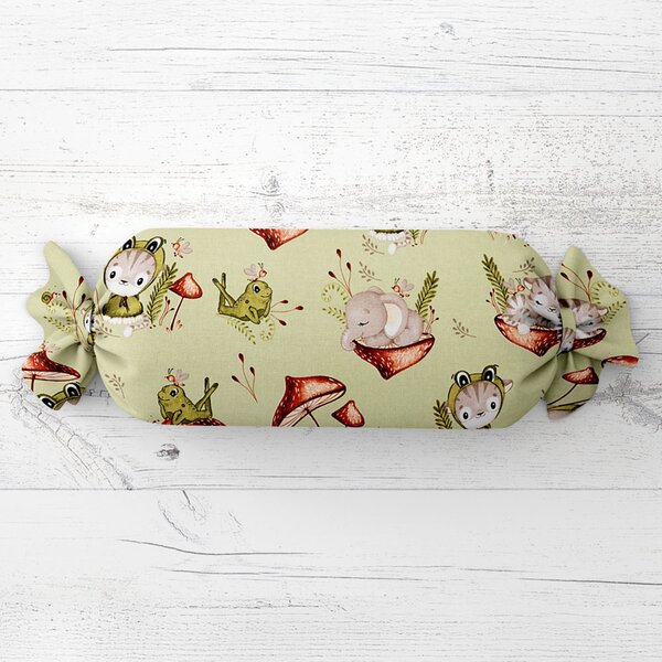 Biante Detský vankúš valec bonbon Sandra SA-474 Žabky a zvieratká medzi hubami na zelenom 15x60 cm
