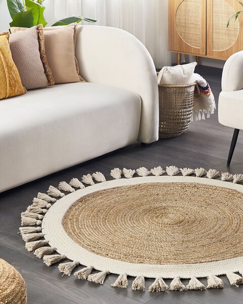 Koberec béžový jutový okrúhly ⌀ 120 cm pletený so strapcami prírodný boho dizajn rustikálny štýl obývacia izba spálňa