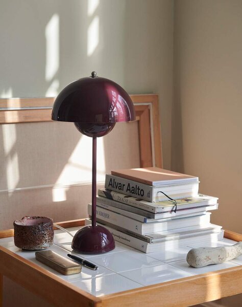 &Tradition Stolná lampa Flowerpot VP3, dark plum 133084A180